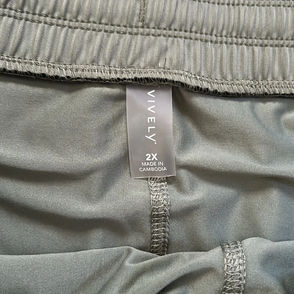 Green Cargo Skirt with Pockets Vively Size 2x - Picture 3 of 9
